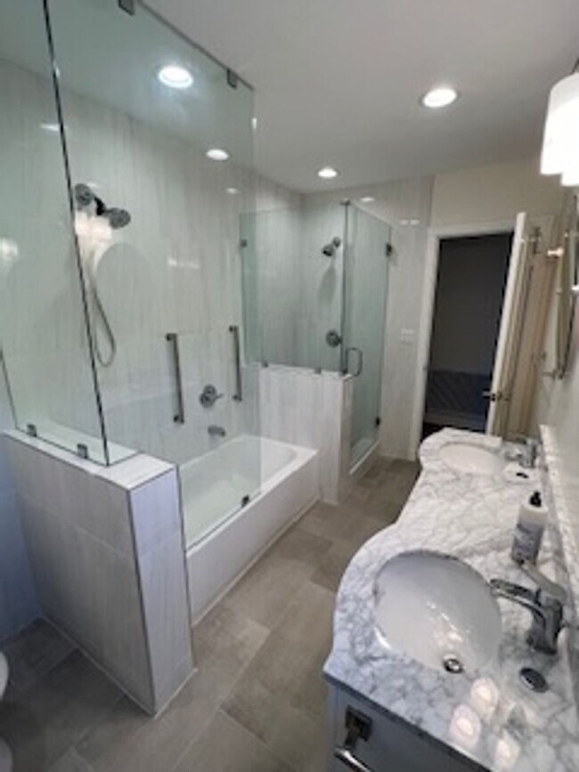 Building Photo - 9750 Newman St