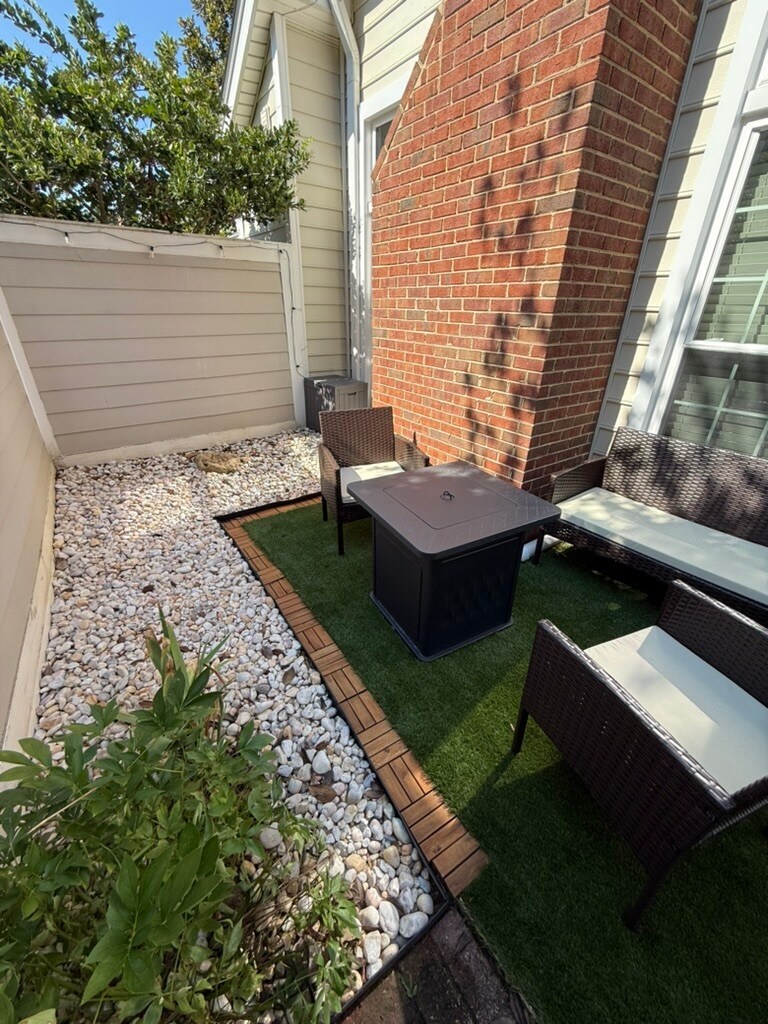 Building Photo - 9307 Kings Falls Dr