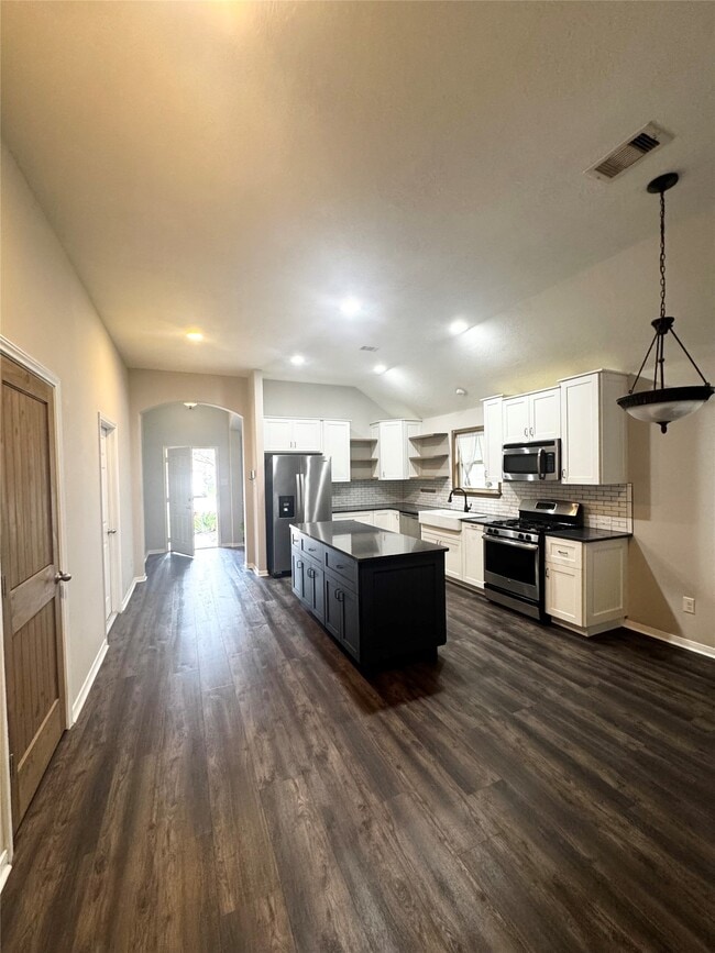 Building Photo - 20619 Raingreen Dr