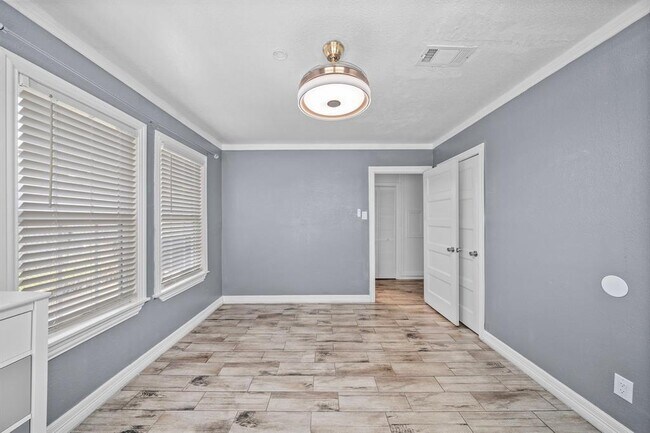 Building Photo - 105 Pompano Ave