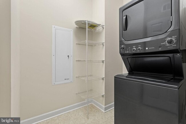 Building Photo - 3675 Spring Hollow Ln