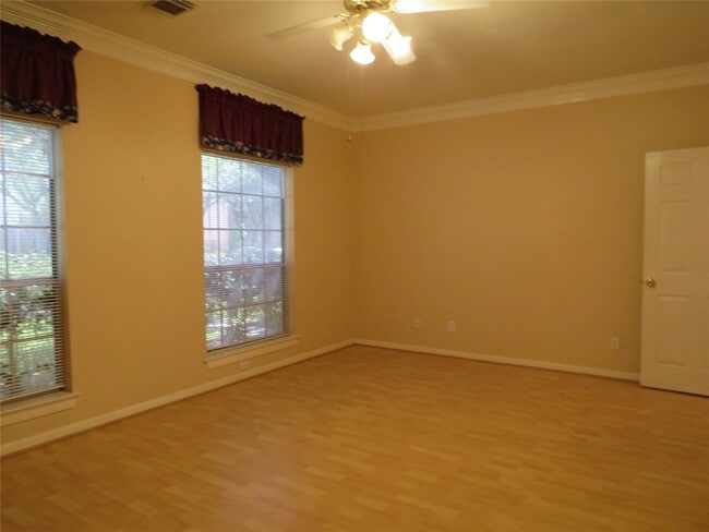 Building Photo - 2302 Plantation Bend Dr