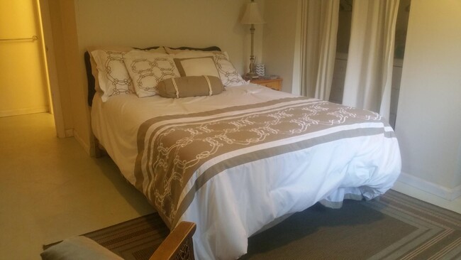 Building Photo - 186 White St