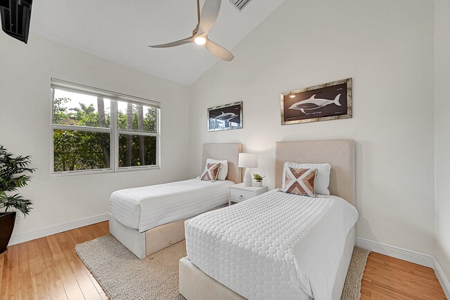 Building Photo - 785 NE 71st St