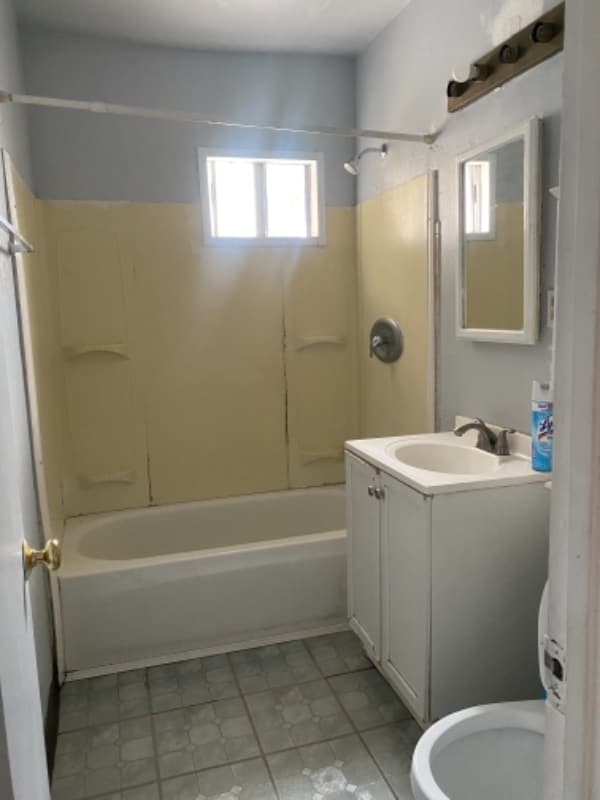 Building Photo - 10860 Freer Ave