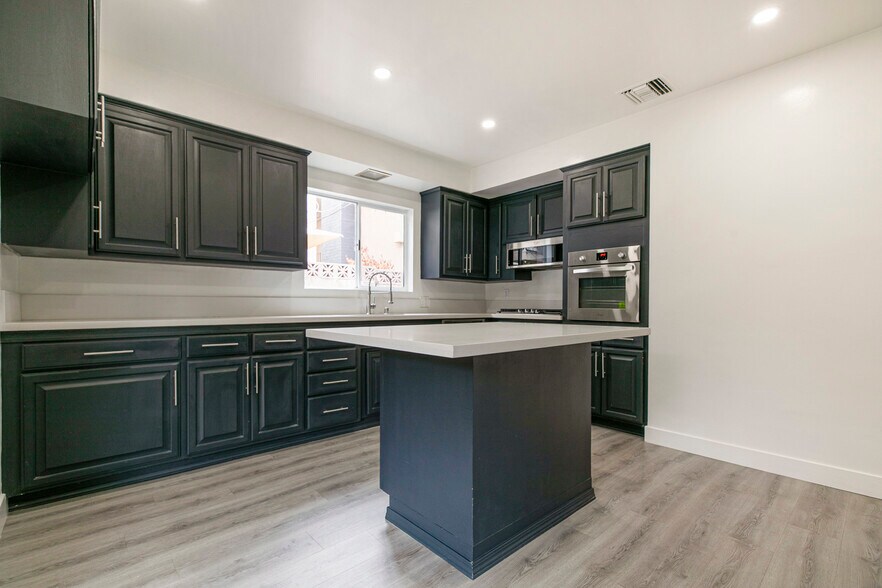 Building Photo - 4335 Sunnyslope Ave