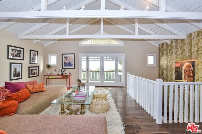 Building Photo - 2172 Argyle Ave