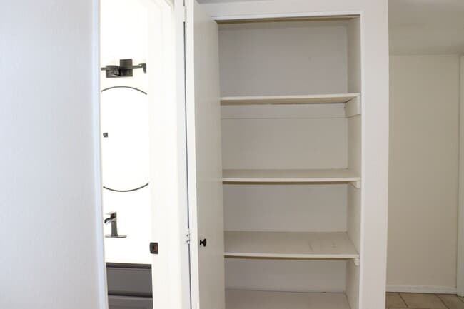 Building Photo - 5 Bedroom, 2 Bathroom