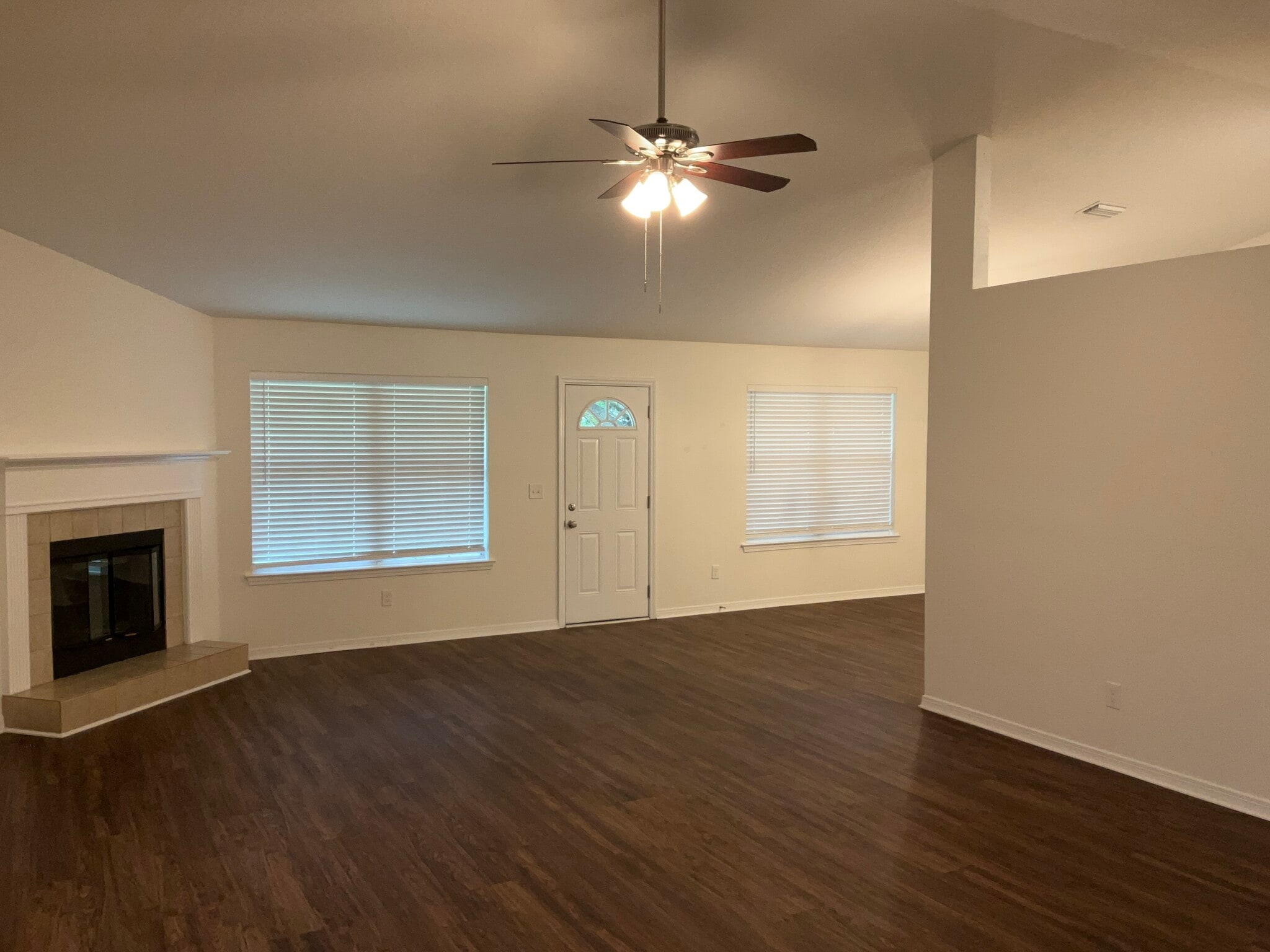 Building Photo - 3256 Silverado Cir