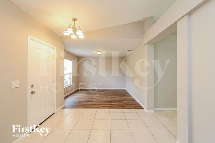 Building Photo - 422 SW Cherryhill Rd