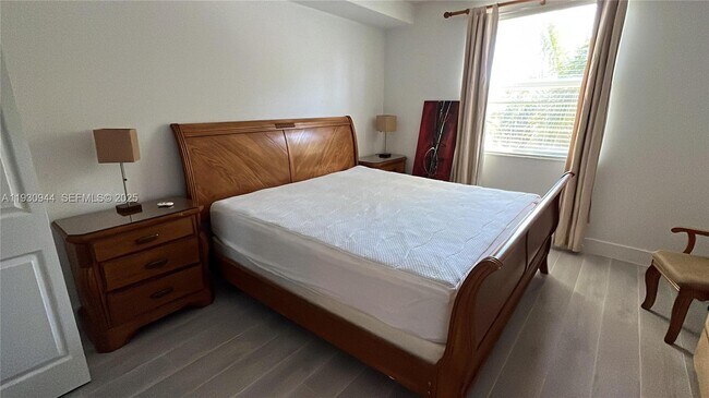 Building Photo - 17100 N Bay Rd