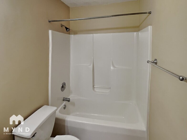 Building Photo - 11721 Long Forest Dr