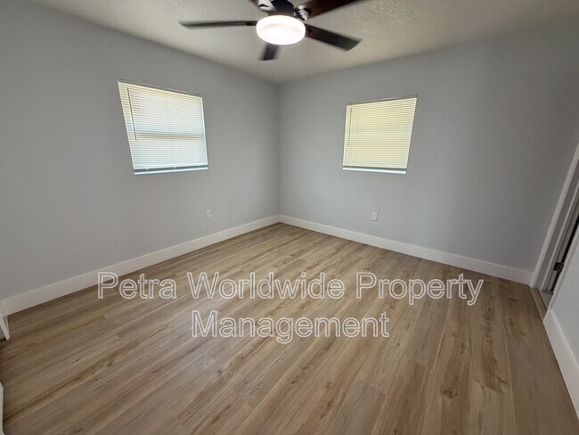 Building Photo - 131 W Atwater Ave