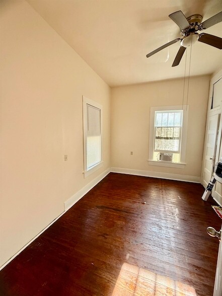 Building Photo - 470 S 3rd St