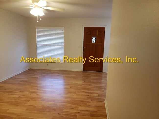 Building Photo - *Sublease* Cute Renovation in Northwood!