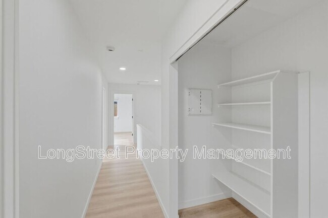 Building Photo - 818 S 19th St