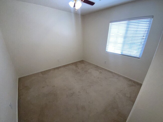 Building Photo - 4 bedrooms and 2.5 bathrooms 2-story home located in Henderson, NV!