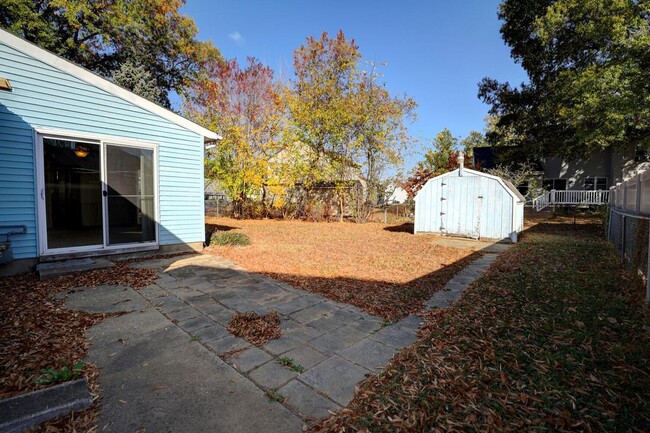 Building Photo - **Charming Ranch-Style 2-Bedroom Home with...