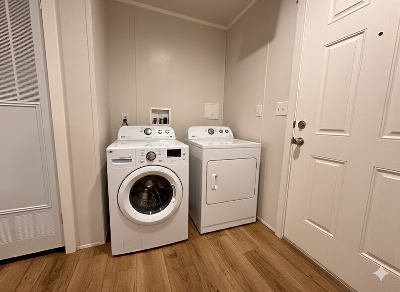 Building Photo - 18 Jubilee St