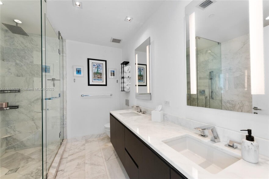 Building Photo - 1451 Brickell Ave