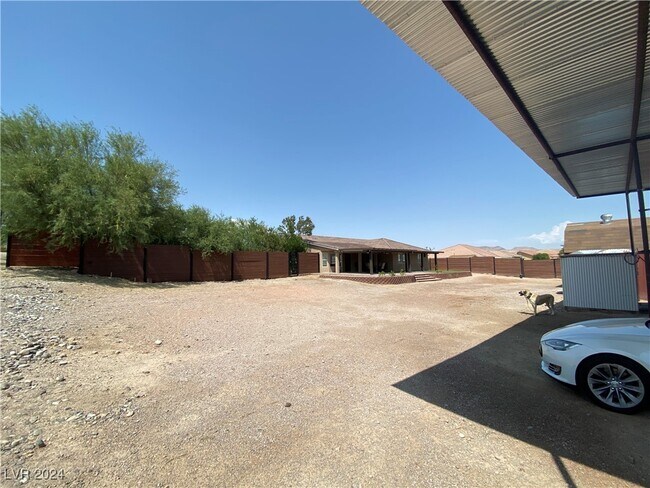 Building Photo - 1005 E McKnight Ave