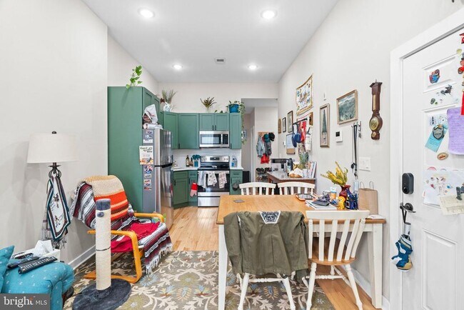 Primary Photo - 2234 Master St