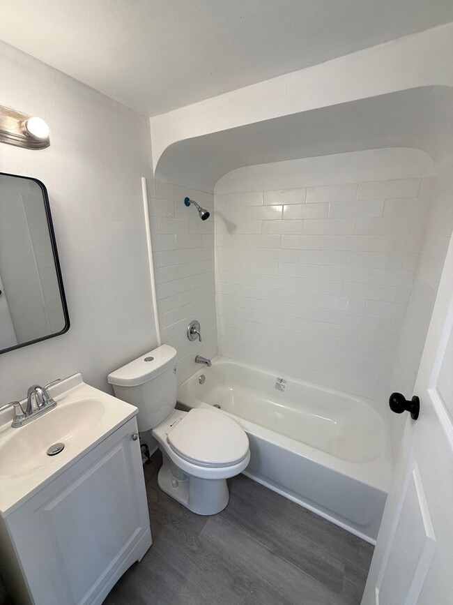 Building Photo - Newly Renovated 3 Bedroom in Swissvale- Spacious Single Family Home!