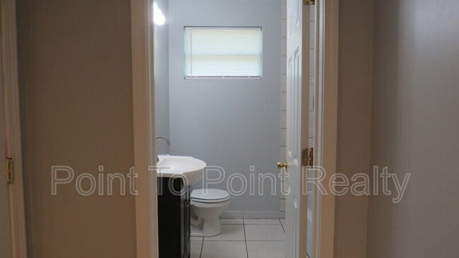 Building Photo - 1647 Dibble Cir W