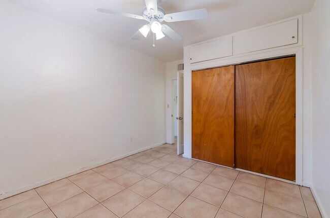Building Photo - Private Home Steps away from U of A Campus!
