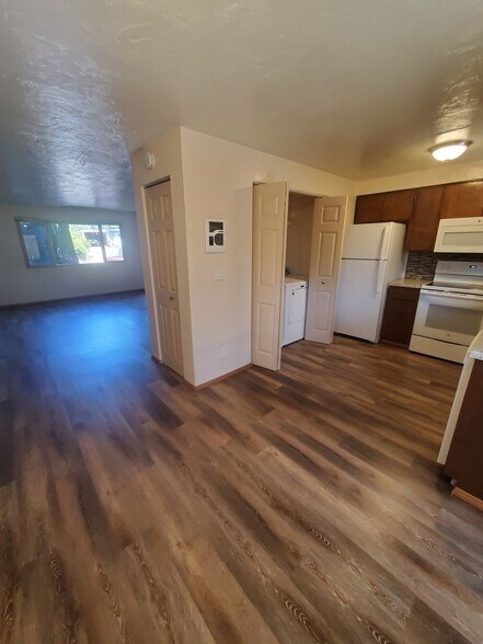 Building Photo - 24892 Hunter Ave
