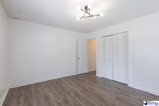 Building Photo - 2318 W Heron Dr