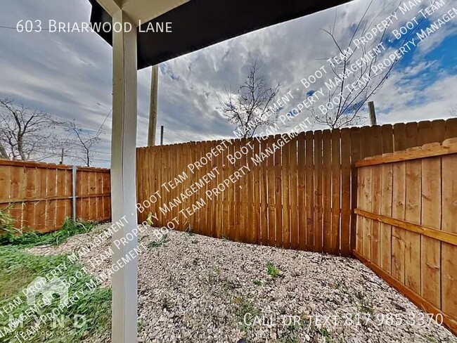 Building Photo - Modern 2022-Built Townhome with Fenced Yar...