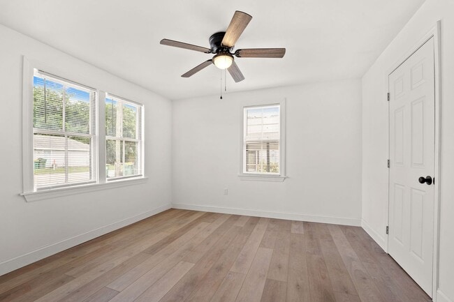 Building Photo - 2 Bed 1.5 Bath Jax Beach - Walk to the Bea...