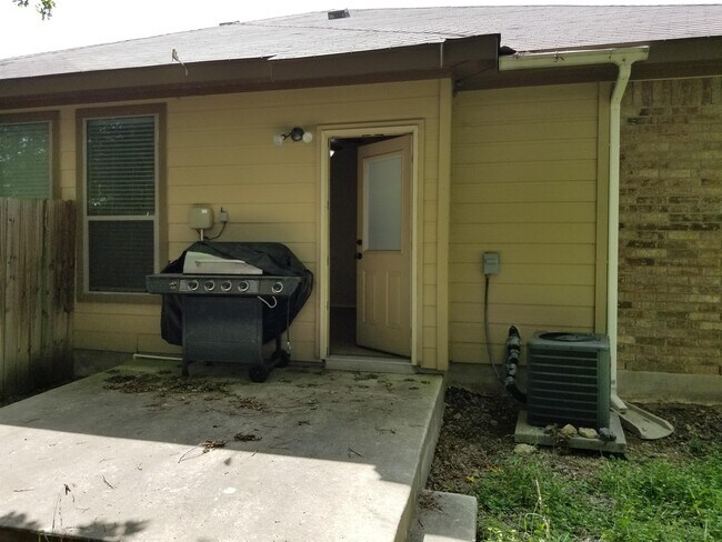 Building Photo - 1023 Brown Rock Dr