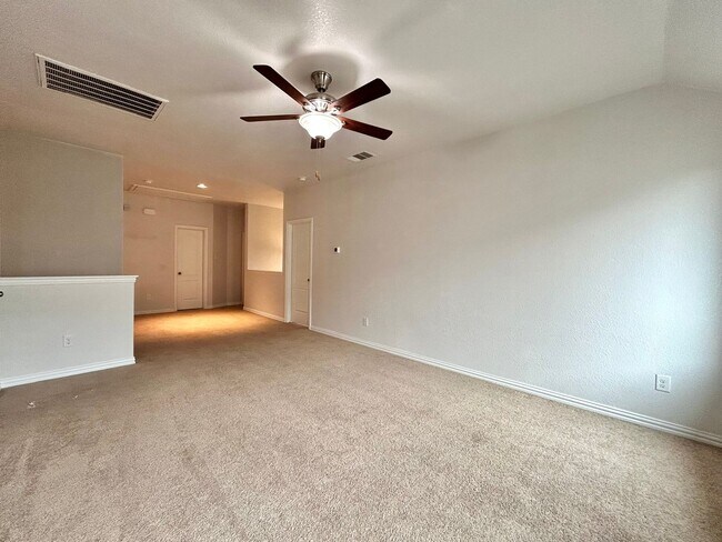 Building Photo - Bright & Beautiful 4 Bed, 3.5 Bath Home with Room for Everyone