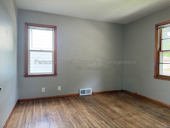 Building Photo - 413 22nd St S