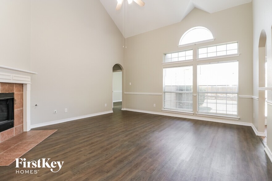 Building Photo - 5005 Portview Dr