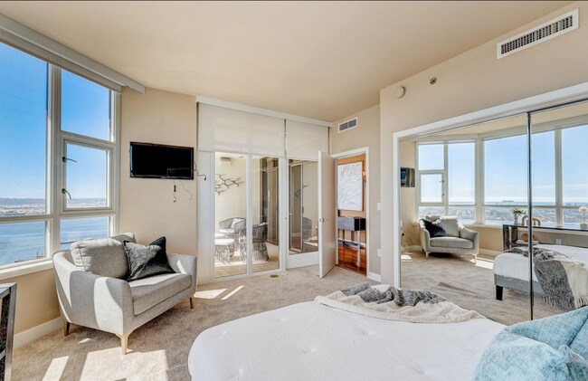 Building Photo - 700 W Harbor Dr