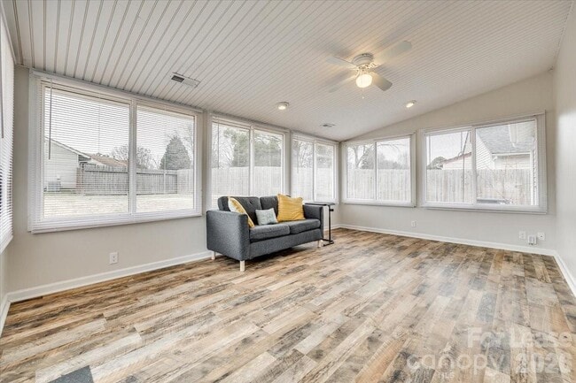 Building Photo - 10932 Copperfield Dr