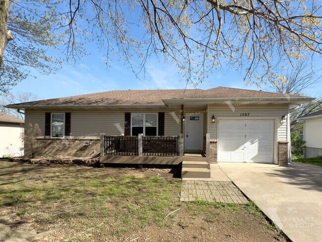 Primary Photo - Spacious 4 Bedroom Ozark Home