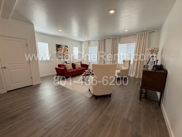 Building Photo - NO DEPOSIT option available for qualified ...