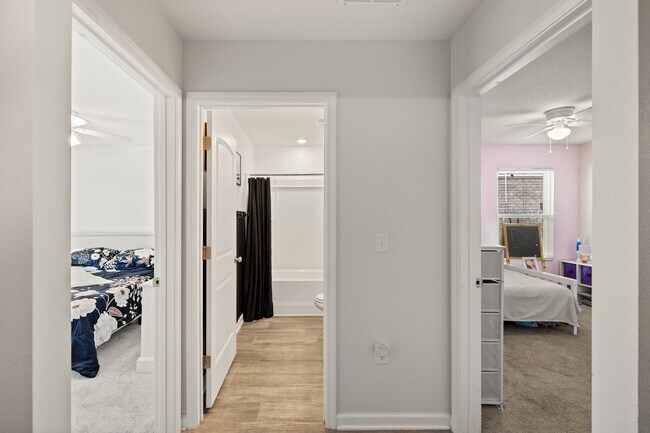 Building Photo - 1016 Limpkin St