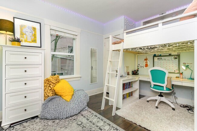 Building Photo - 4bd/3ba Seattle Home