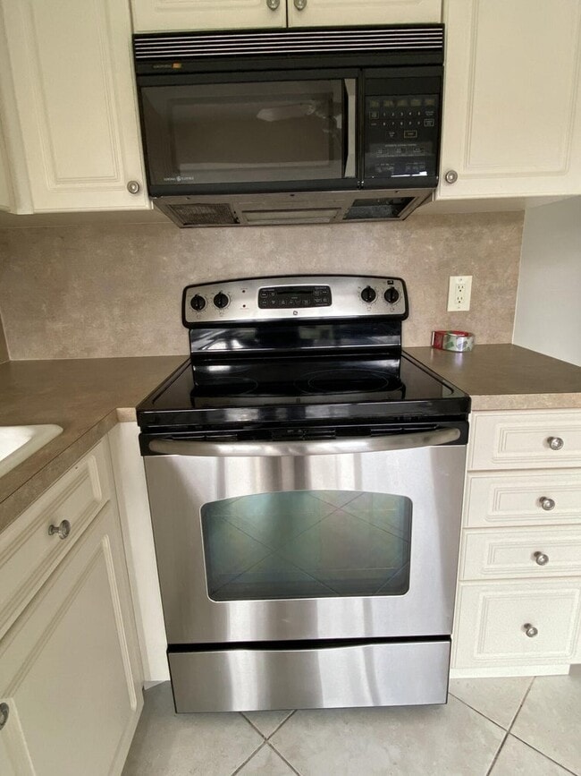 Building Photo - 5621 Coach House Cir