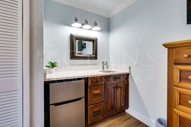 Building Photo - Furnished Coastal Living Condo