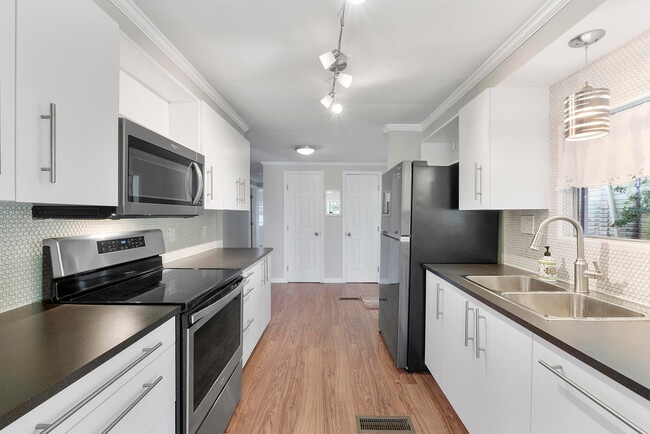 Building Photo - 2879 SW 58th Ct