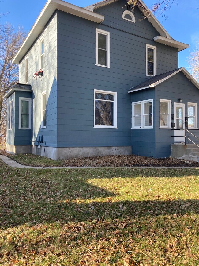 Primary Photo - 912 5th St SW