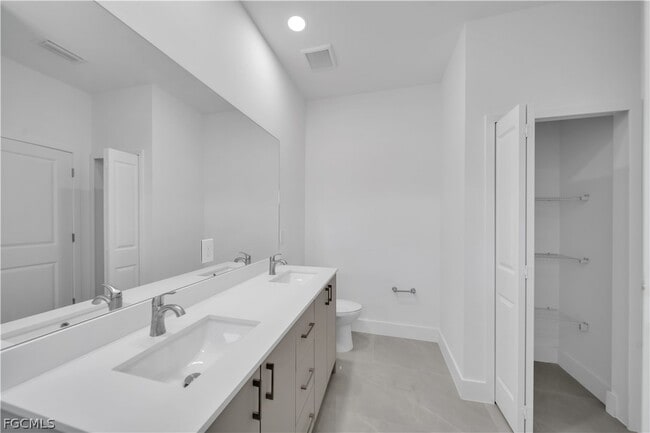 Building Photo - 1904 East 11th Street