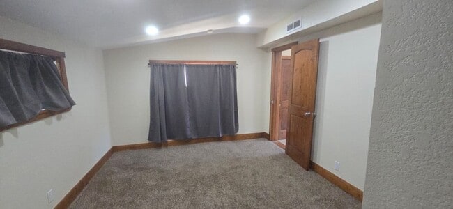 Building Photo - 1325 Balsam Ave