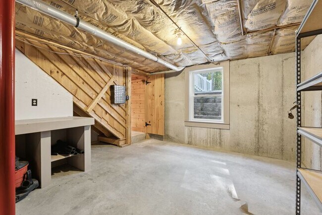 Building Photo - 7 Dunnhill Dr